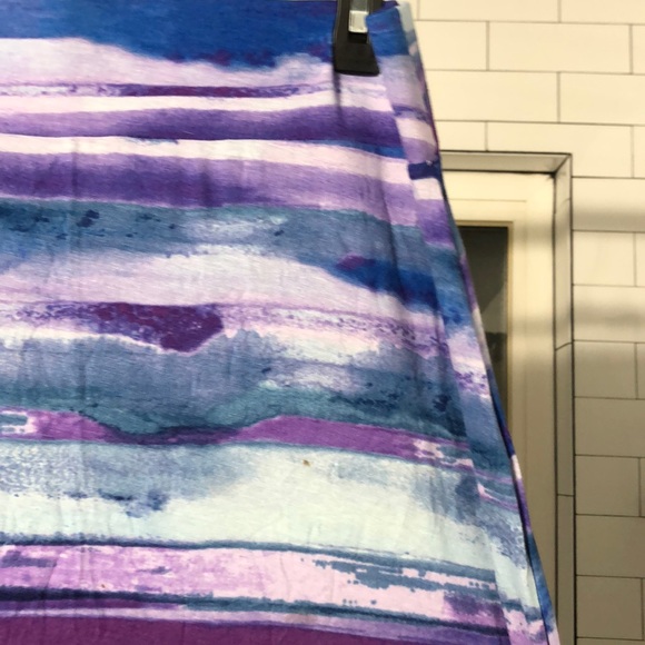 Maxi - Picture 2 of 3